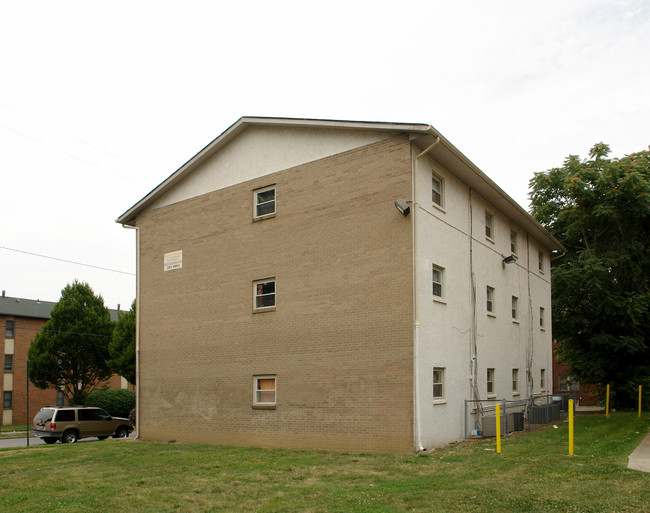 1620-1636 Indianola Ave in Columbus, OH - Building Photo - Building Photo