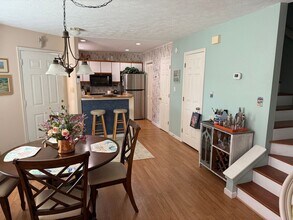 617 13th Ave S in Surfside Beach, SC - Foto de edificio - Building Photo