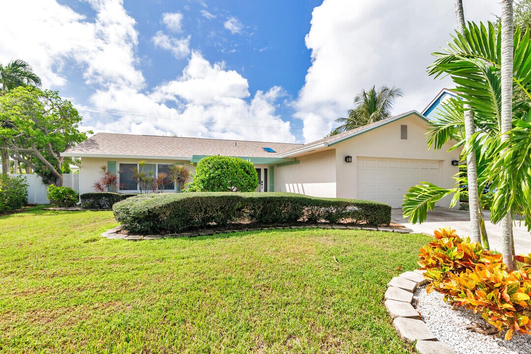 10 Sailfish Ln in Boynton Beach, FL - Building Photo