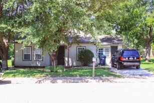 1608 McCormick St in Denton, TX - Building Photo
