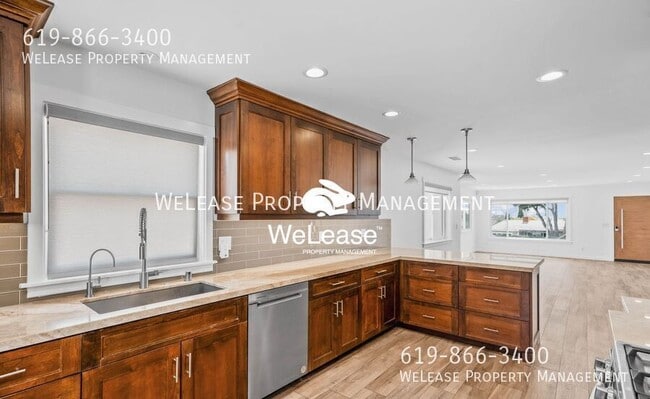 942 Rosecrans St in San Diego, CA - Building Photo - Building Photo