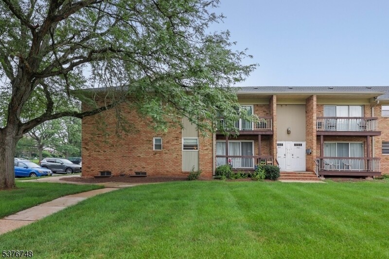 534 Andria Ave in Hillsborough, NJ - Foto de edificio