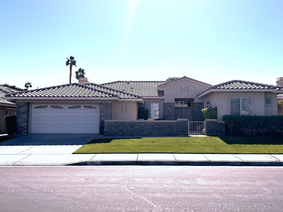 77661 Justin Ct in Palm Desert, CA - Foto de edificio