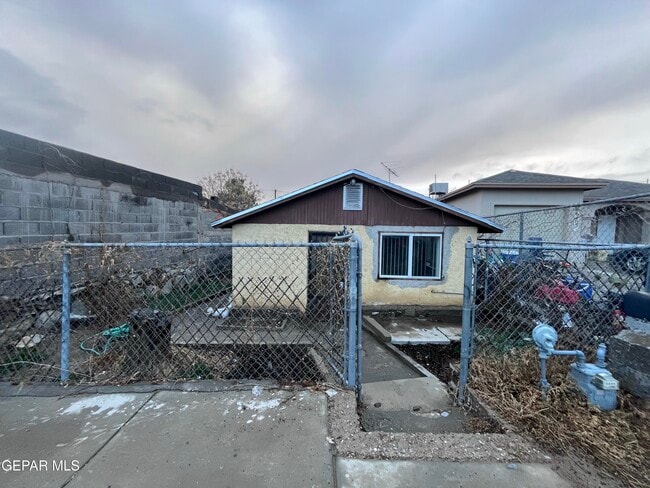 6389 Salas Ln in El Paso, TX - Building Photo - Building Photo