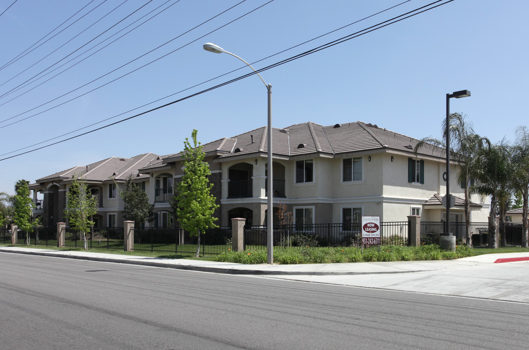 Tuscany Village in Moreno Valley, CA - Foto de edificio