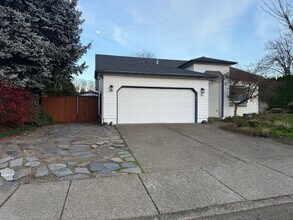 4950 21st Ave S in Salem, OR - Foto de edificio - Building Photo