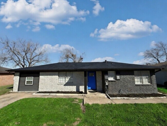 4218 Esther St in Stafford, TX - Building Photo - Building Photo