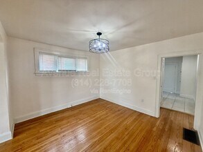 1020 Claytonia Terrace in Richmond Heights, MO - Building Photo - Building Photo