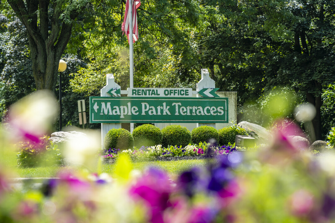 Maple Park Terraces in Flint, MI - Building Photo