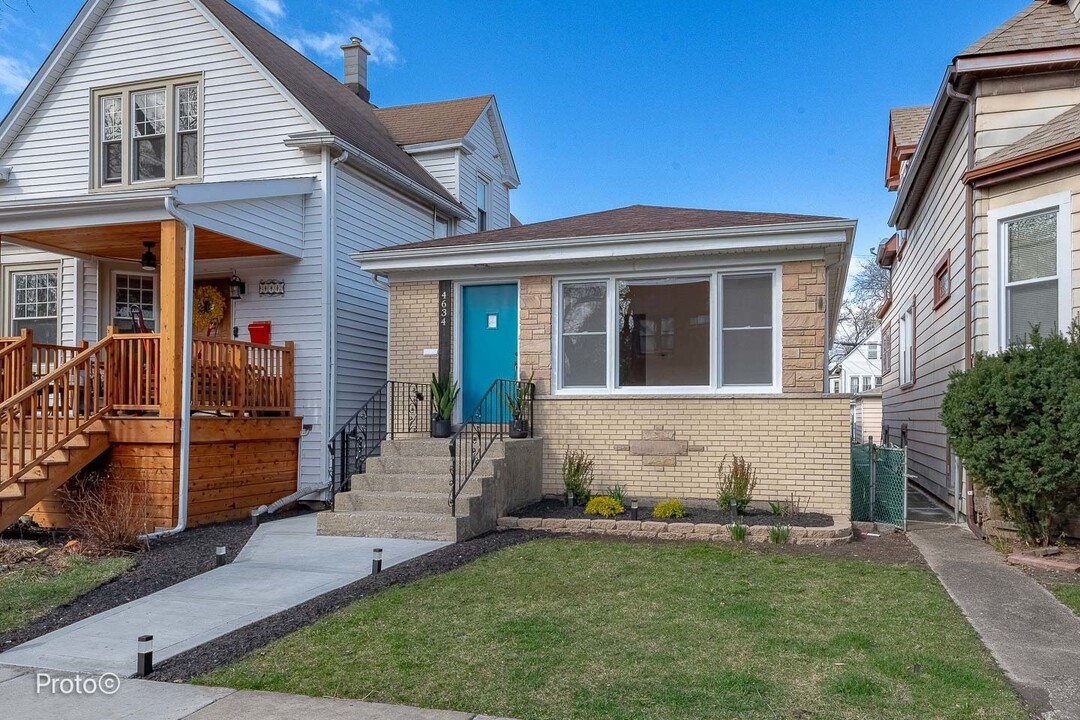 4634 N Hamlin Ave in Chicago, IL - Building Photo