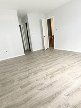 1027 Schmidt Ln in North Brunswick, NJ - Building Photo - Building Photo