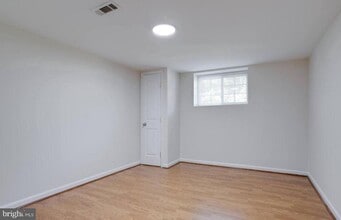 8524 Canterbury Dr in Annandale, VA - Building Photo - Building Photo