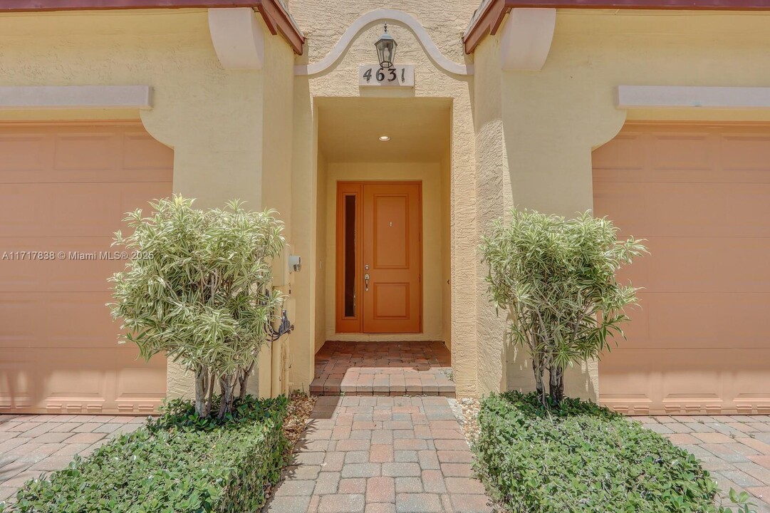 4631 Mediterranean Cir in Palm Beach Gardens, FL - Building Photo