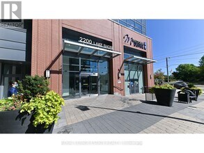 2200-2200 Lake Shore Blvd W in Toronto, ON - Building Photo - Building Photo