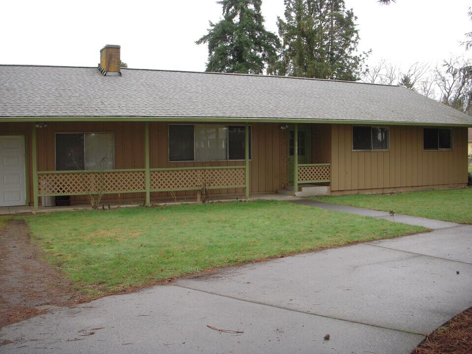 908 N Main Ave in Ridgefield, WA - Building Photo