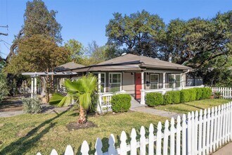 400 E Monroe St in Austin, TX - Building Photo - Building Photo