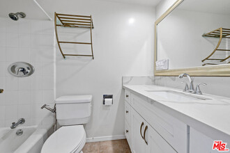 800 W 1st St in Los Angeles, CA - Building Photo - Building Photo