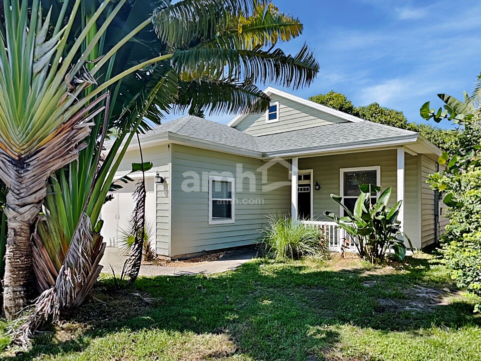 7343 Stuart Ave in Melbourne Beach, FL - Foto de edificio