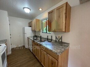1957 S 8th St W in Missoula, MT - Foto de edificio - Building Photo