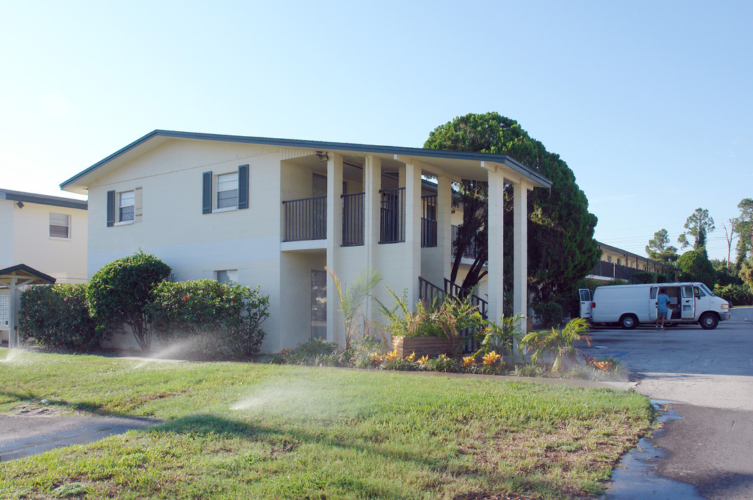 1721 Dixon Blvd in Cocoa, FL - Foto de edificio