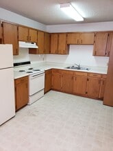 921 W 15th Ln in Portales, NM - Building Photo - Building Photo