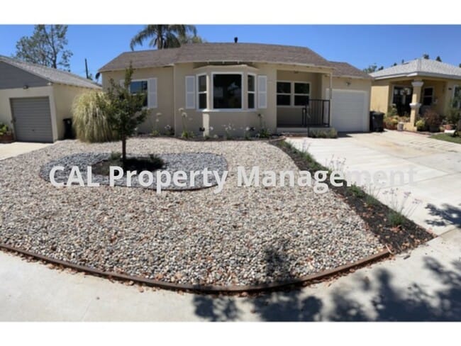 property at 2125 N Screenland Dr