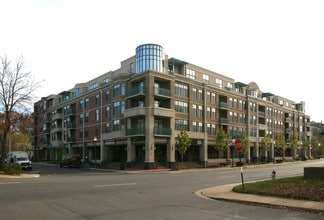 The Broadway in Falls Church, VA - Foto de edificio - Building Photo
