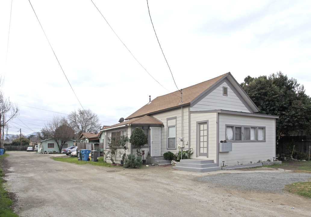 337 Hawkins St in Hollister, CA - Building Photo