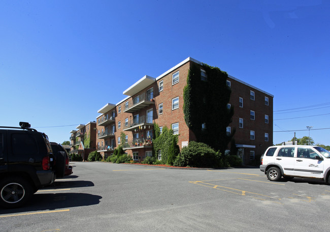 Executive Apartments in Winthrop, MA - Foto de edificio - Building Photo