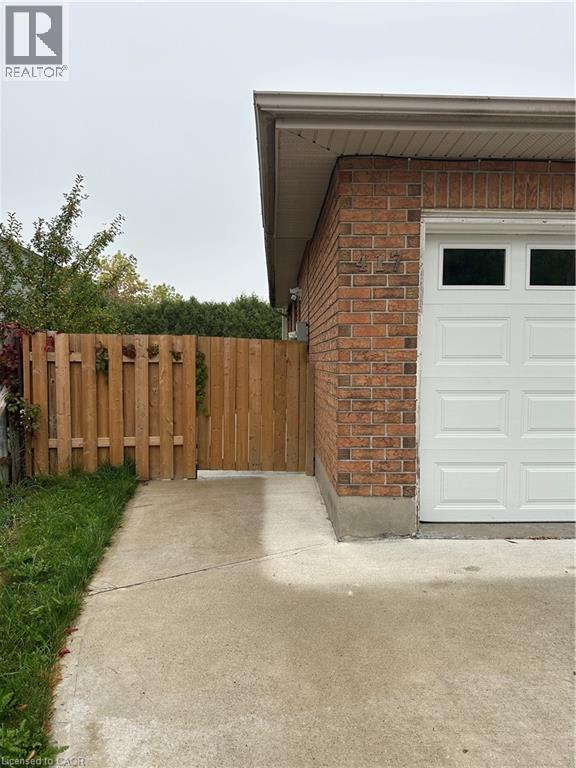 417 Bankside Crescent in Kitchener, ON - Building Photo - Building Photo