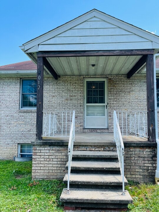 2012 Willow Way Dr, Unit 2008 in New Castle, PA - Building Photo