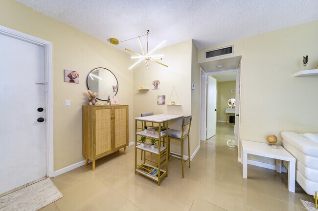 1040 SE 4th Ave, Unit 128 in Deerfield Beach, FL - Building Photo - Building Photo