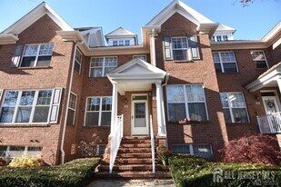 68 Franklin School Way in Metuchen, NJ - Building Photo