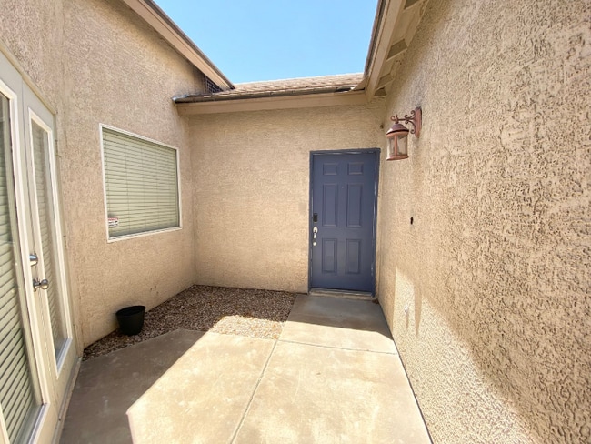 634 Pacific Cascades Dr in Henderson, NV - Building Photo - Building Photo
