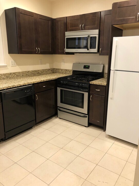 12 Upland Rd in Somerville, MA - Building Photo
