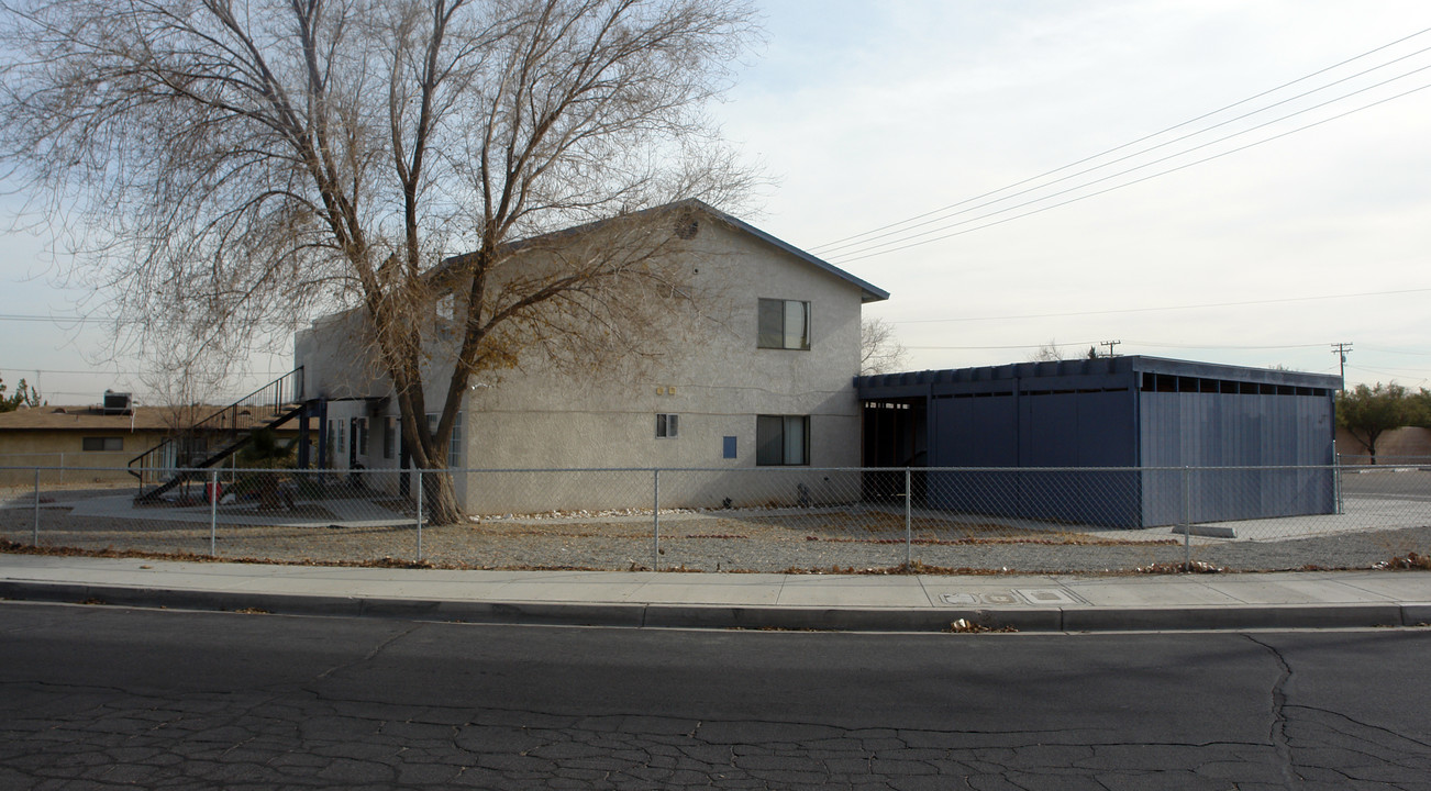 16571 Ramada Dr in Victorville, CA - Building Photo