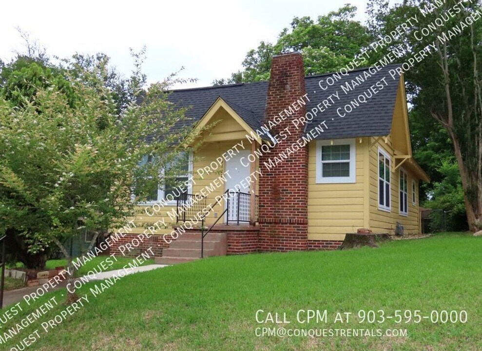 1127 E Houston St in Tyler, TX - Building Photo