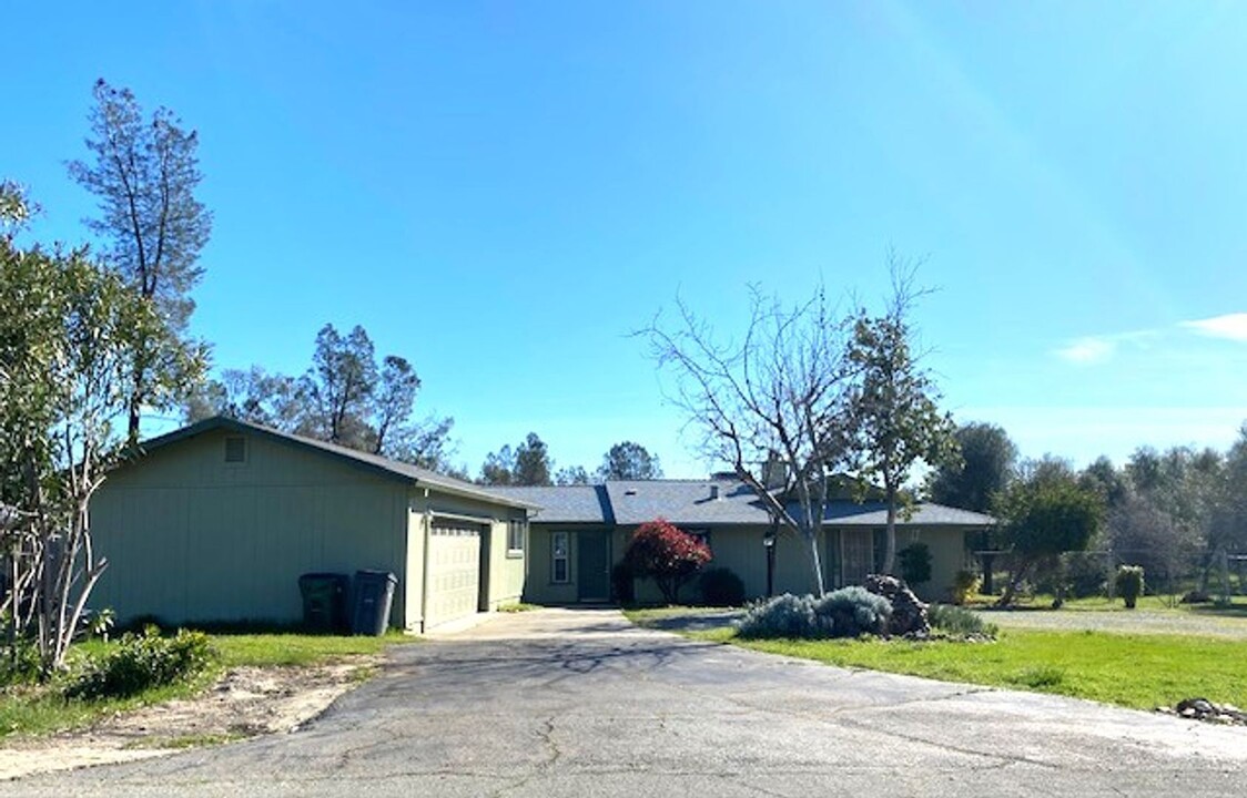 7169 Bohn Blvd in Anderson, CA - Building Photo