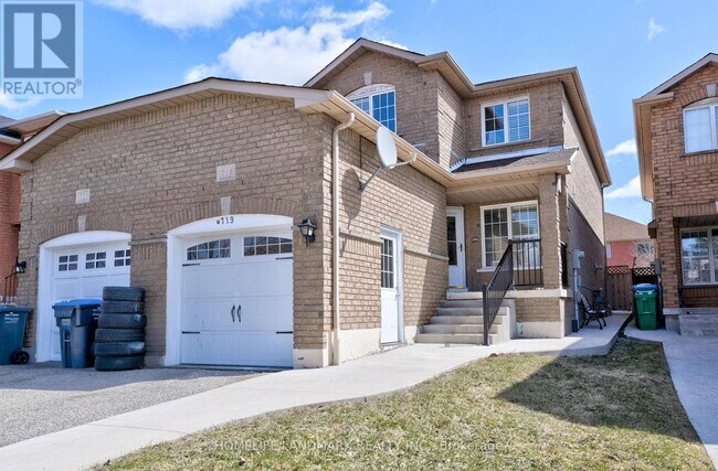 719 Stonebridge Ave in Mississauga, ON - Building Photo - Building Photo