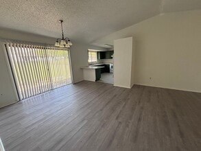 1028 Hickory Rd in Ocala, FL - Building Photo - Building Photo