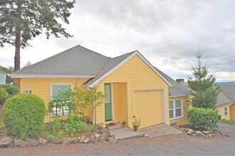 Piccolo Collina Apartments in Portland, OR - Foto de edificio - Building Photo