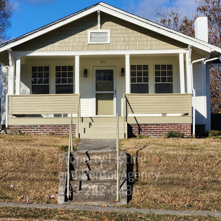 811 Hill St in Bristol, TN - Building Photo