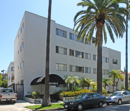 Palm Plaza Apartments in Beverly Hills, CA - Building Photo - Building Photo