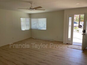 1124 La Honda Dr in Escondido, CA - Building Photo - Building Photo