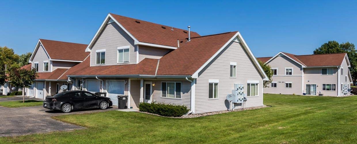 Countryside Way in Kenyon, MN - Building Photo