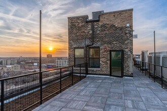 1049 W Lawrence Ave in Chicago, IL - Building Photo - Building Photo
