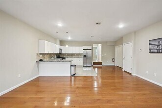 1160 Summit Ave in Jersey City, NJ - Building Photo - Building Photo