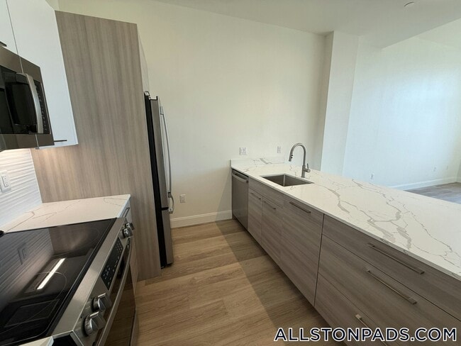 1079 Commonwealth Ave, Unit 342