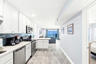 8743 Thomas Dr in Panama City Beach, FL - Foto de edificio - Building Photo