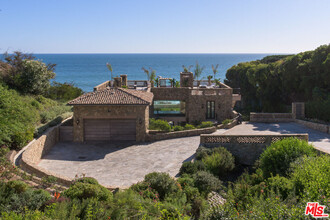 32852 Pacific Coast Hwy in Malibu, CA - Building Photo - Building Photo